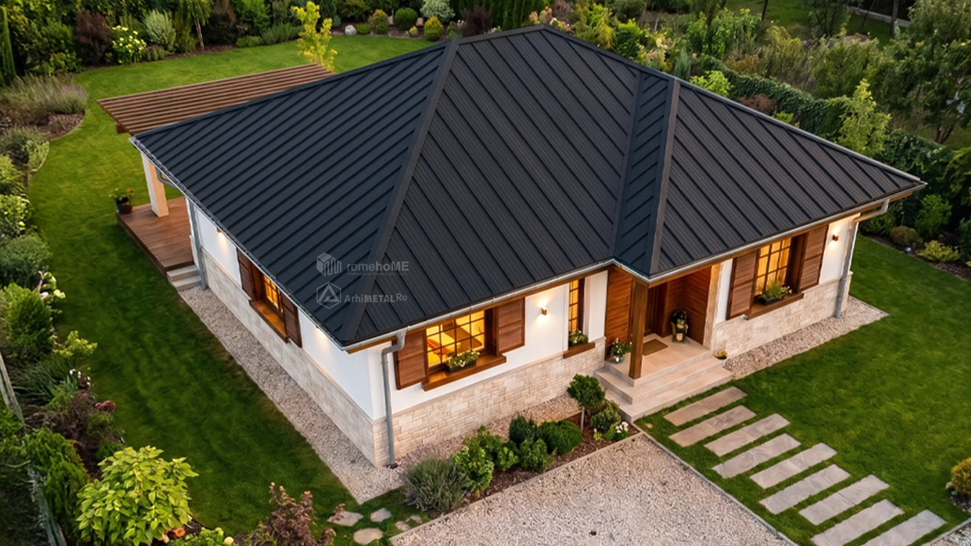 Casa Denisa dinspre intrare, cu aleea de piatră