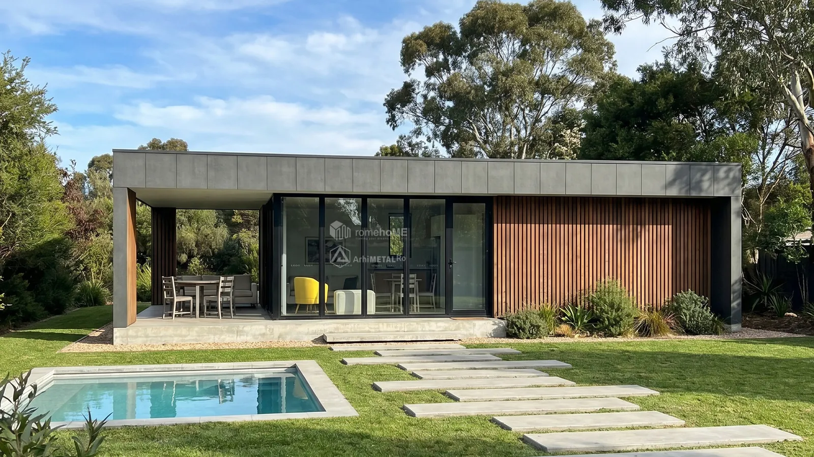 Casa Gina ziua, cu piscina în prim-plan