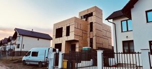 casă pe structură metalică construită fără intermedieri inutile