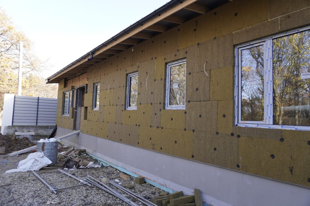 Structură metalică LSF RomeHome rezistentă la ploaie în faza de weatherproof envelope