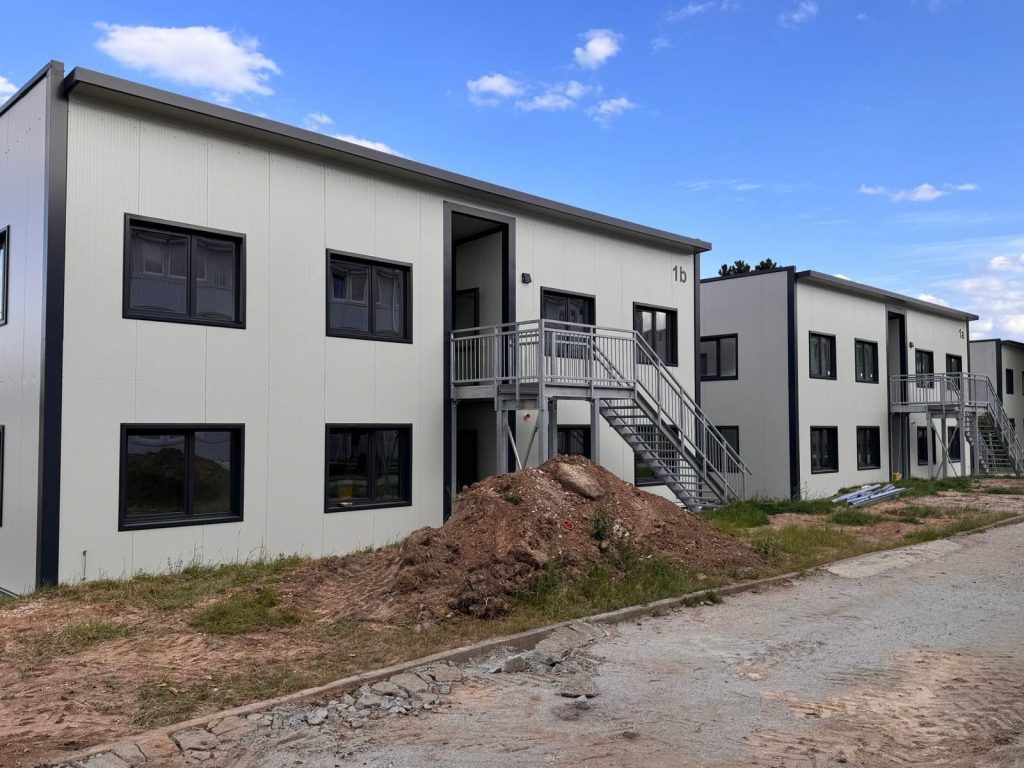 Case inteligente moderne cu tehnologii integrate pentru eficiență energetică