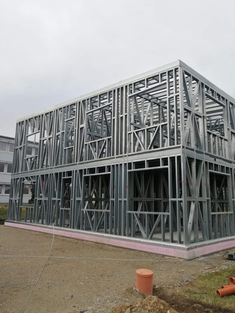 Casă eficientă energetic construită modern de RomeHome