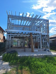 Case prefabricate 2026 construite cu structură metalică LSF și tehnologie modernă