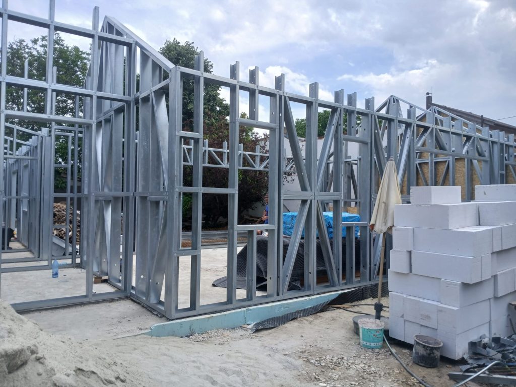 Casă modulară premium construită prin metode moderne și eficiente energetic