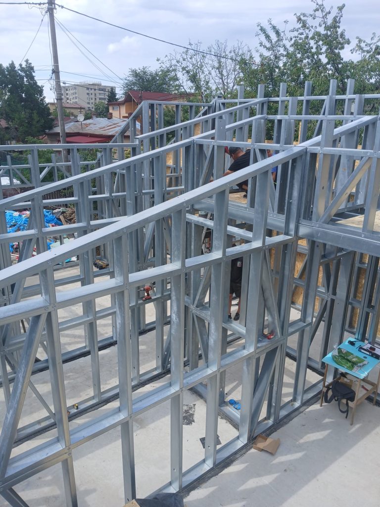 Casă pasivă modernă construită pentru eficiență energetică și confort.