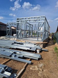 Structură metalică LSF utilizată pentru construcția unei case moderne.