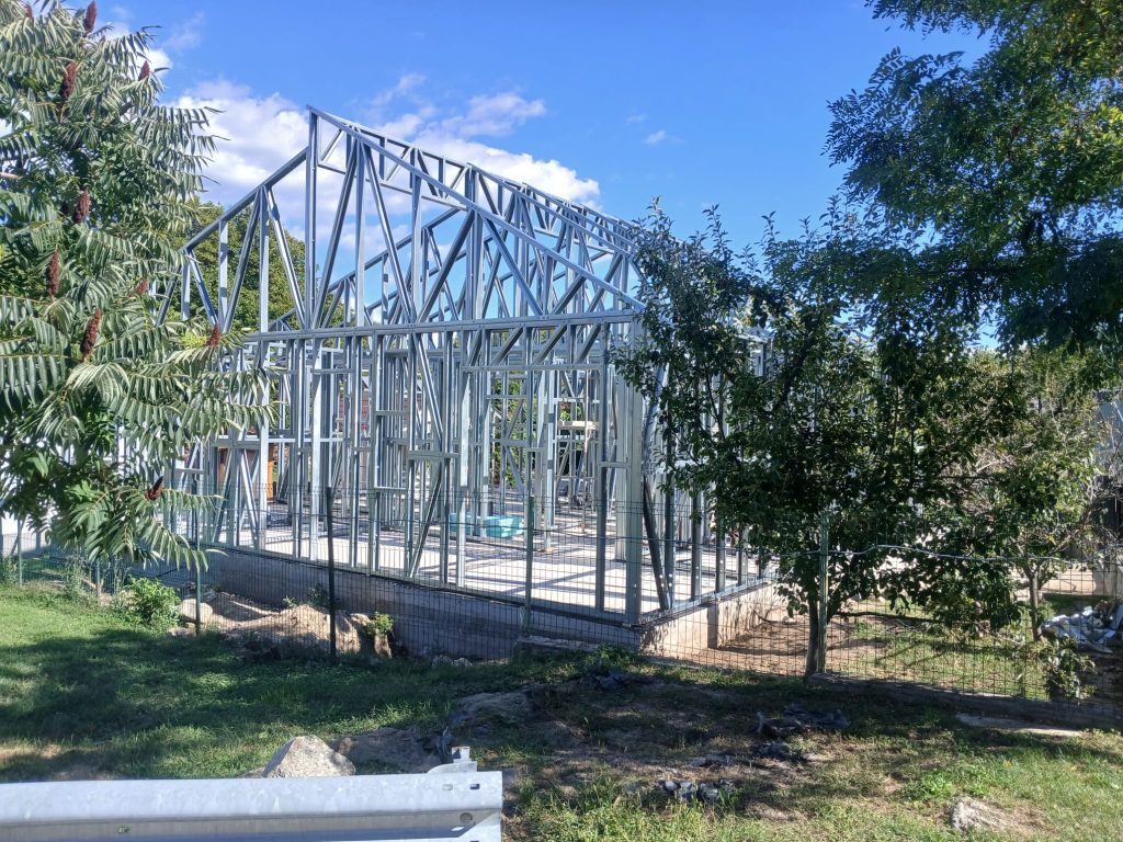 punți termice la o casă pe structură metalică LSF și soluții de termoizolație